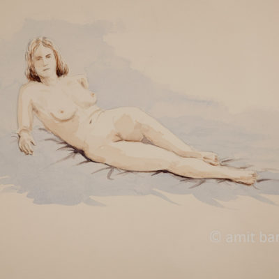 A nude model leaning on her elbows