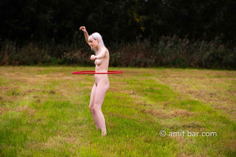 Ankie hula hooping