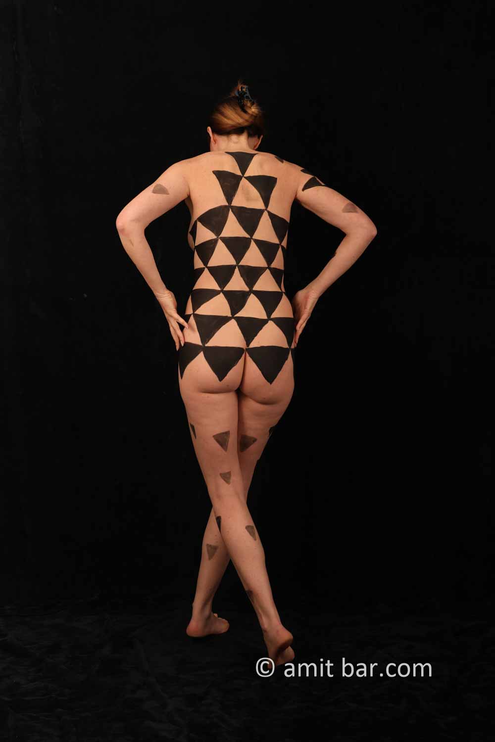 Annet's triangles II: Body-painted Annet is dancing in my studio