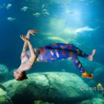 Aquarium I: Bodypainted model in the aquarium