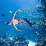 Aquarium II: Bodypainted model in the aquarium