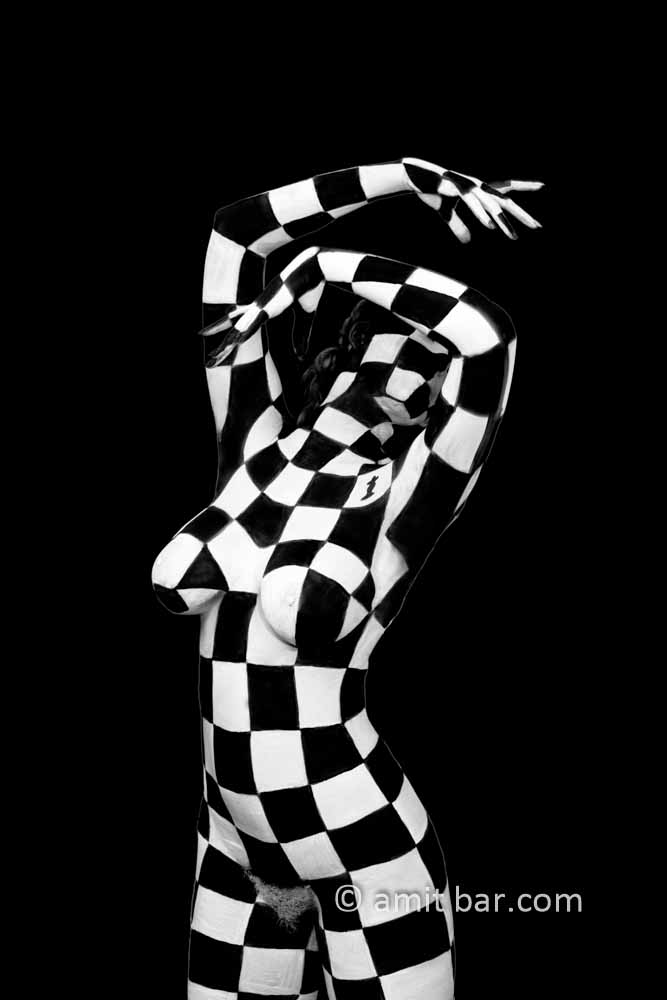 Chess queen: Body-painted model in chess form