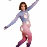 Clocks body-painting II: Clocks are in all formats and shapes, but up to now now not as a body-painting. It is therefore the world-wide premiere! Roxanne Giling is the dancer who gives the rhythm to the ticking of clocks.