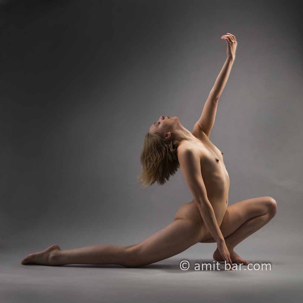 Dancing queen I: Nude dancer in action