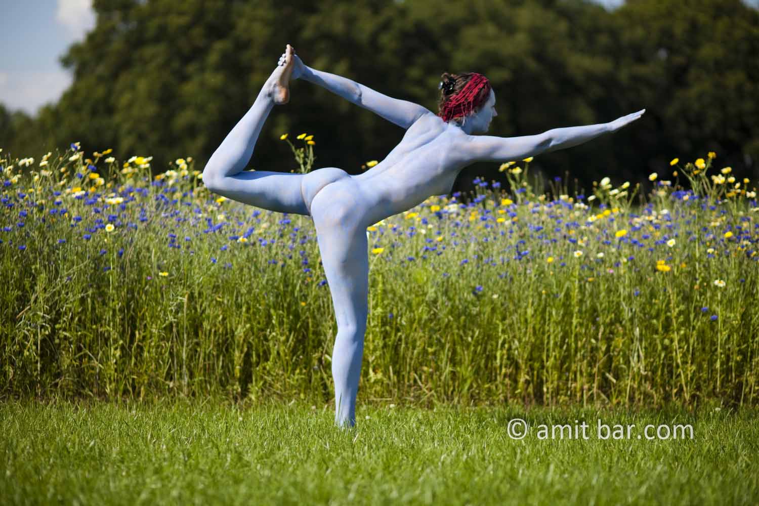 Flower yoga II: Body-painted yoga teacher