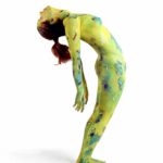 Green and yellow I: Body-painted model in green and yellow