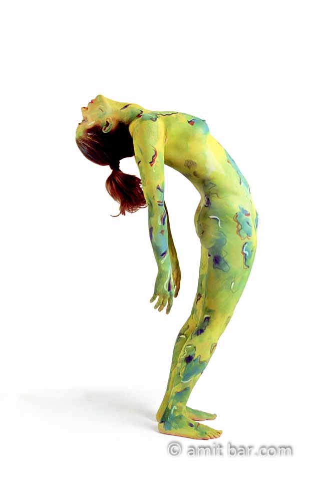 Green and yellow I: Body-painted model in green and yellow