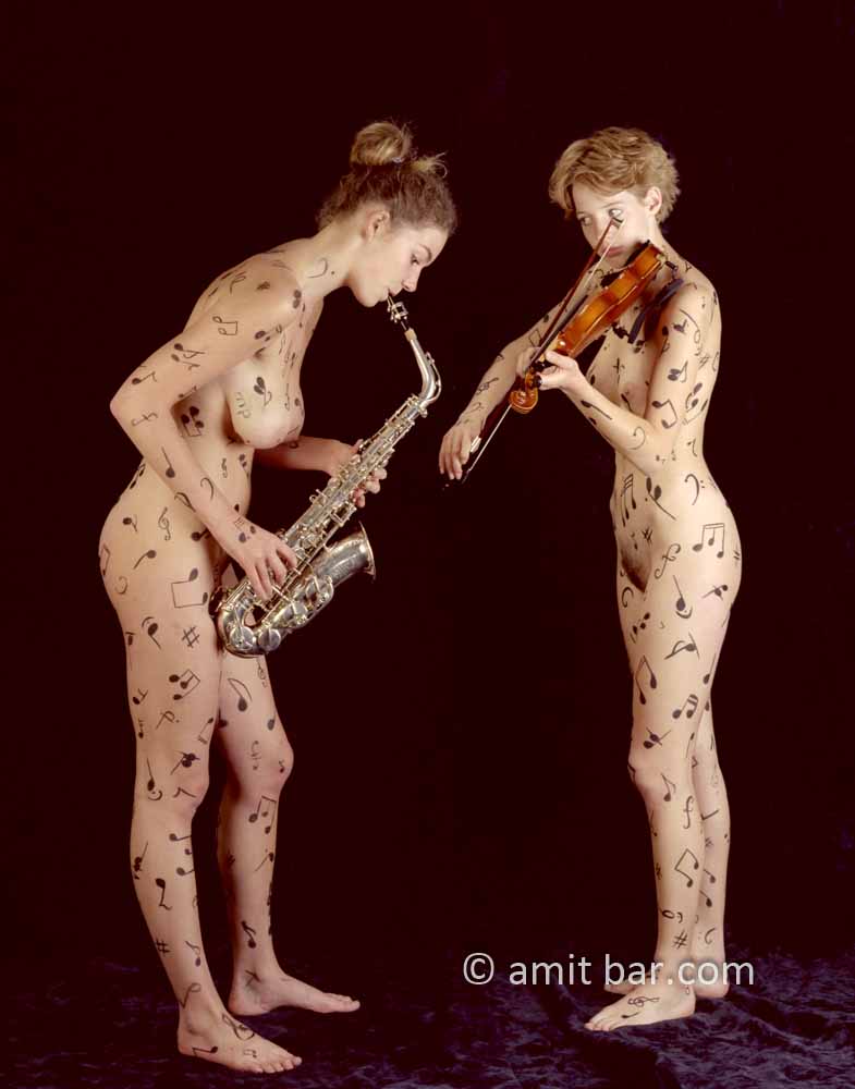 Music notes I: Two body-painted models playing horn and flute