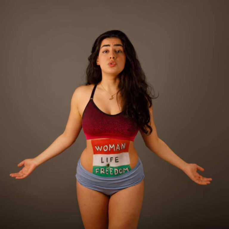 Nieloefaar: Woman, Life, Freeom
