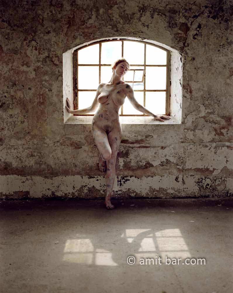 Old paint II: Body-painted model in old factory