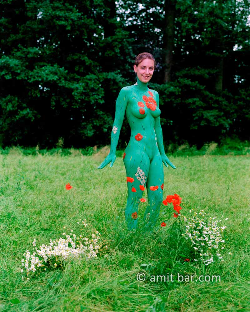 Poppies and Oxeye Daisies II: Body-painted model with flowers in the nature