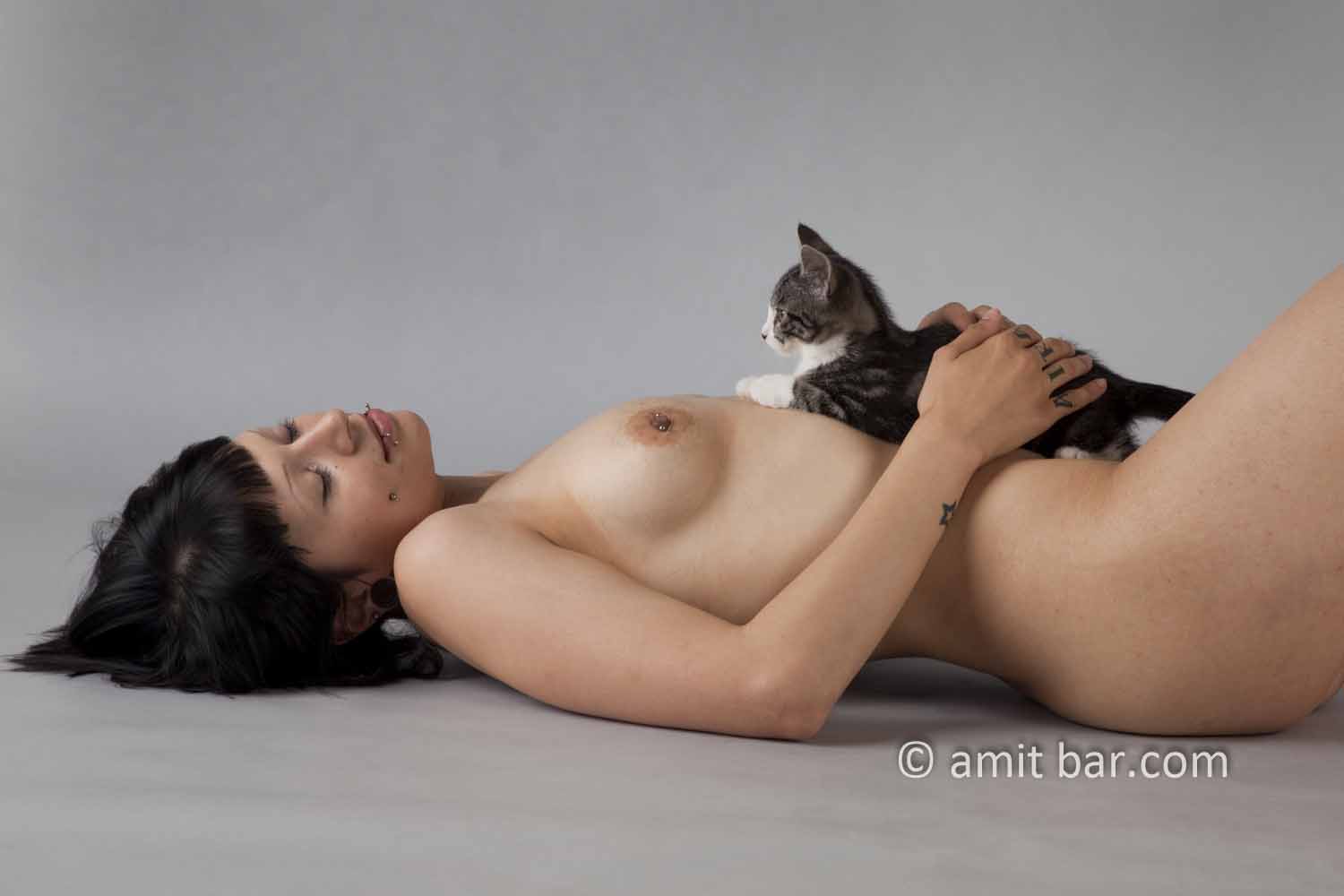 Pussycat: Nude model with young cat