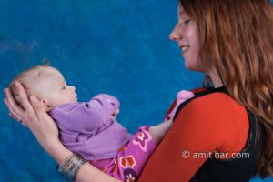 See the baby!: Baby and her aunt
