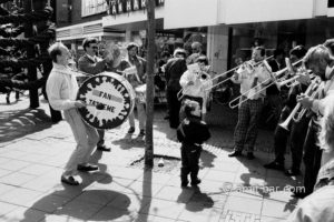 Van Faren: A street ensemble is playing while a child is watching them
