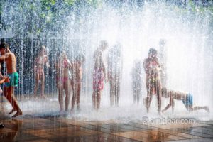 Water pleasure: Children enjoying water on Simonsplein, Doetinchem