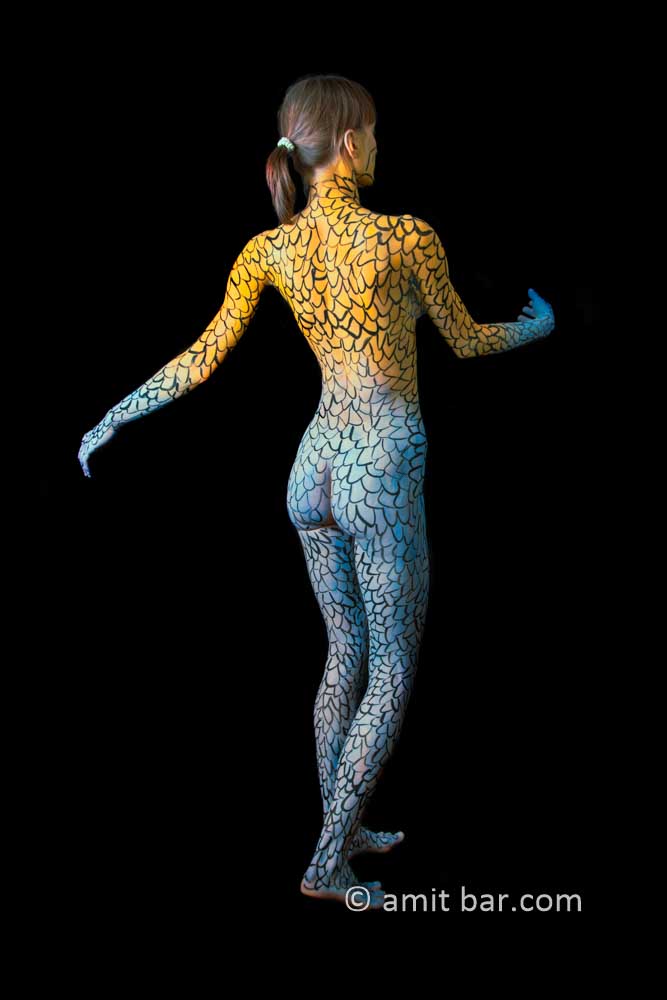 Yellow & Blue II: Body-painted model Dulcamara is dancing in my studio